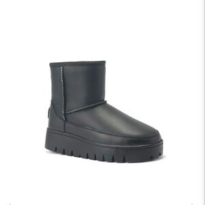 Australia Luxe Collective sheepskin ankle boots. Black size 10 women’s. NIB